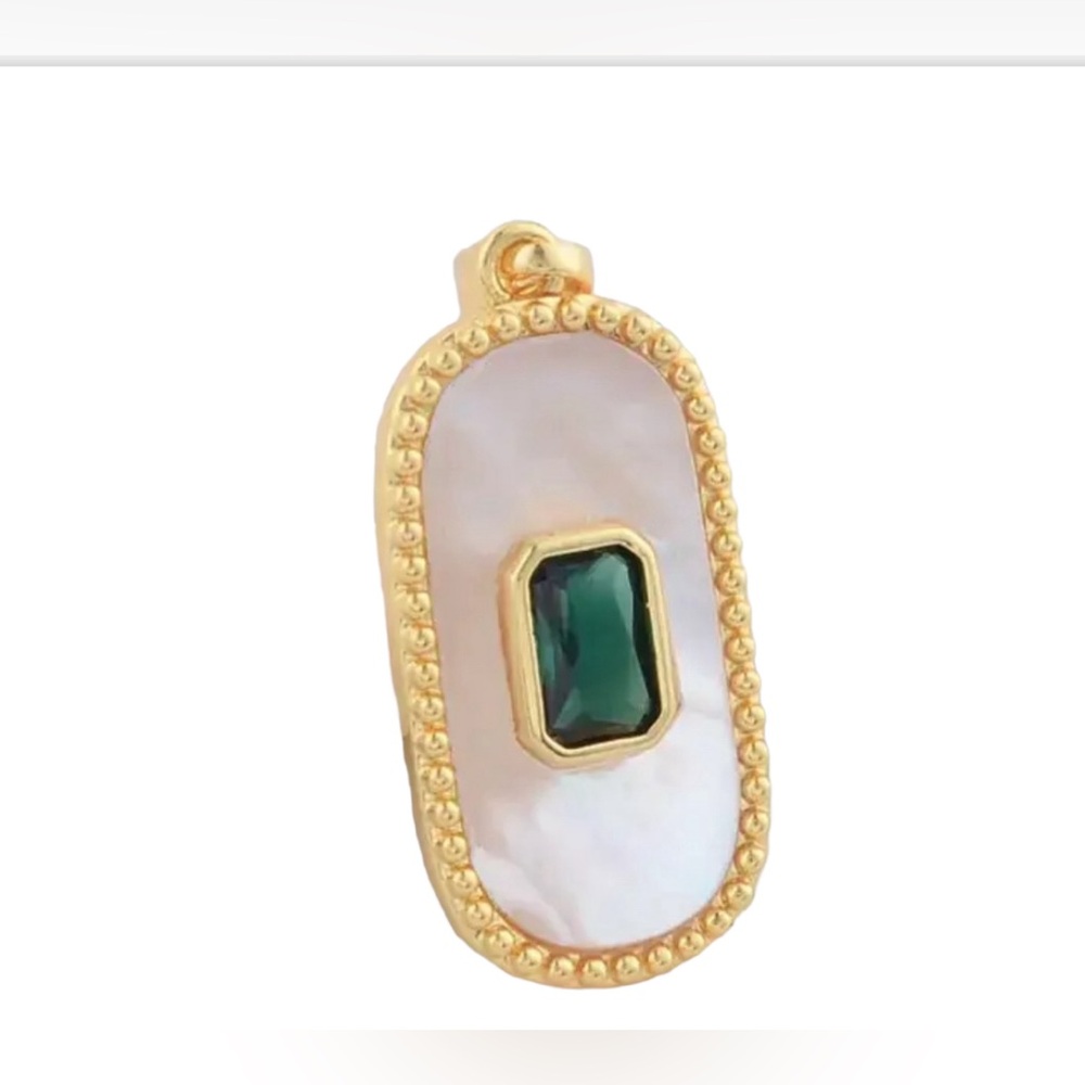 Green Crystal Shell Pendant - Picture 1 of 6